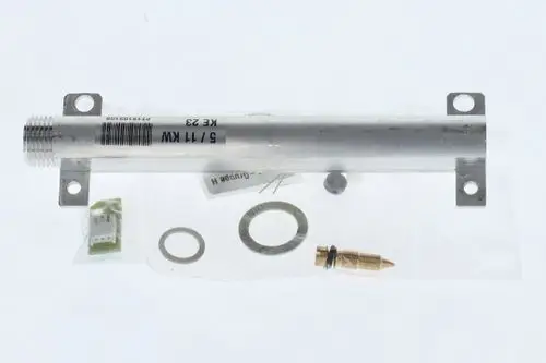 BOSCH Umbausatz bestehend aus einem Metallrohr und verschiedenen Zubehörteilen in einer transparenten Verpackung. Enthält Dichtungen, eine Platine und ein metallisches Teil.